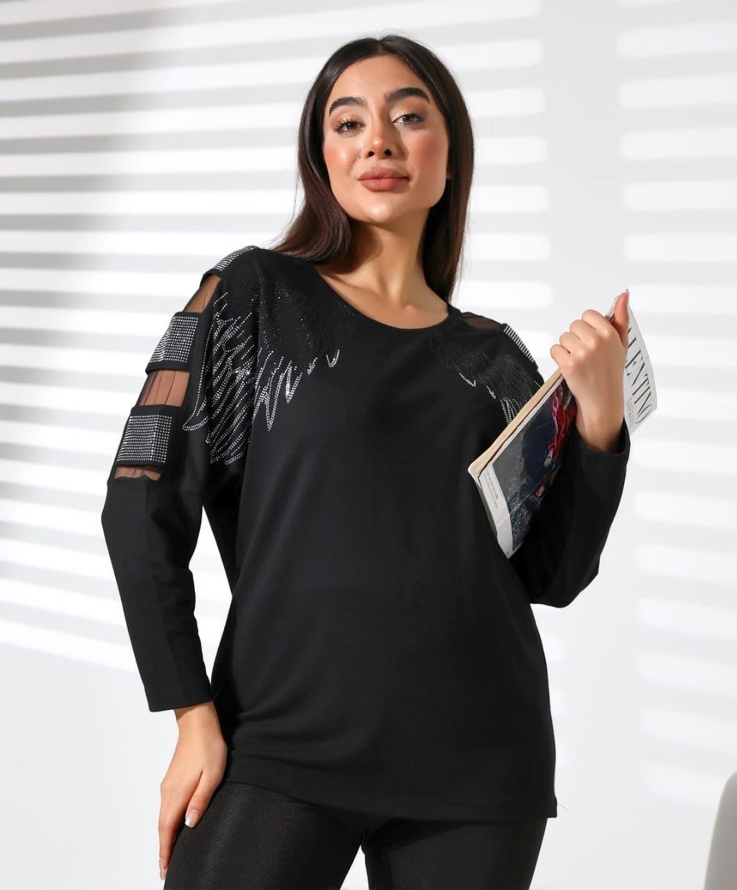 Kolları Tül Detay Taş Serpmeli Bluz