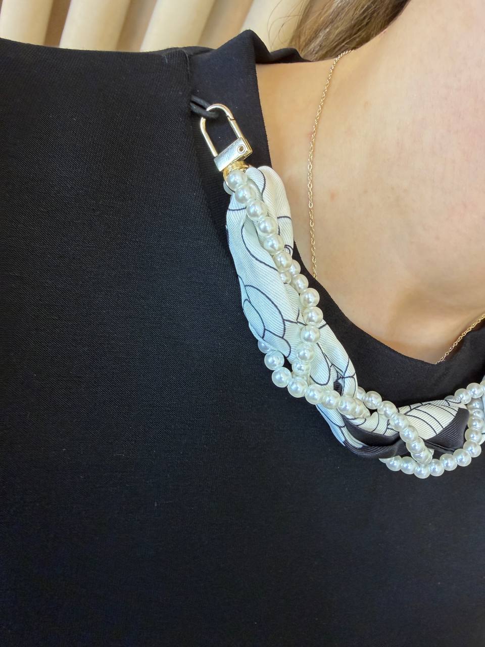 Fular Aksesuarlı Oysh Kumaş Tişört